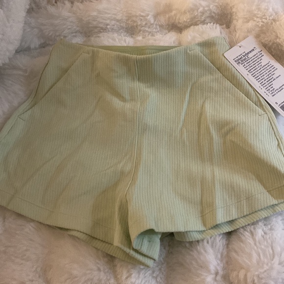 Lululemon softstreme shorts - Picture 2 of 4